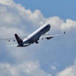 Путешественники возмущены изменением авиаперевозчика и состоянием самолета